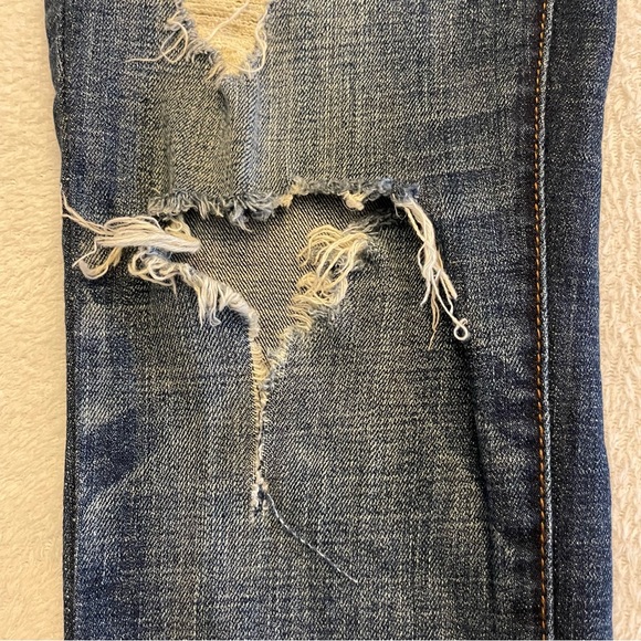 American Eagle Distressed Hi Rise Jeggings.  Size 2 - Picture 5 of 8
